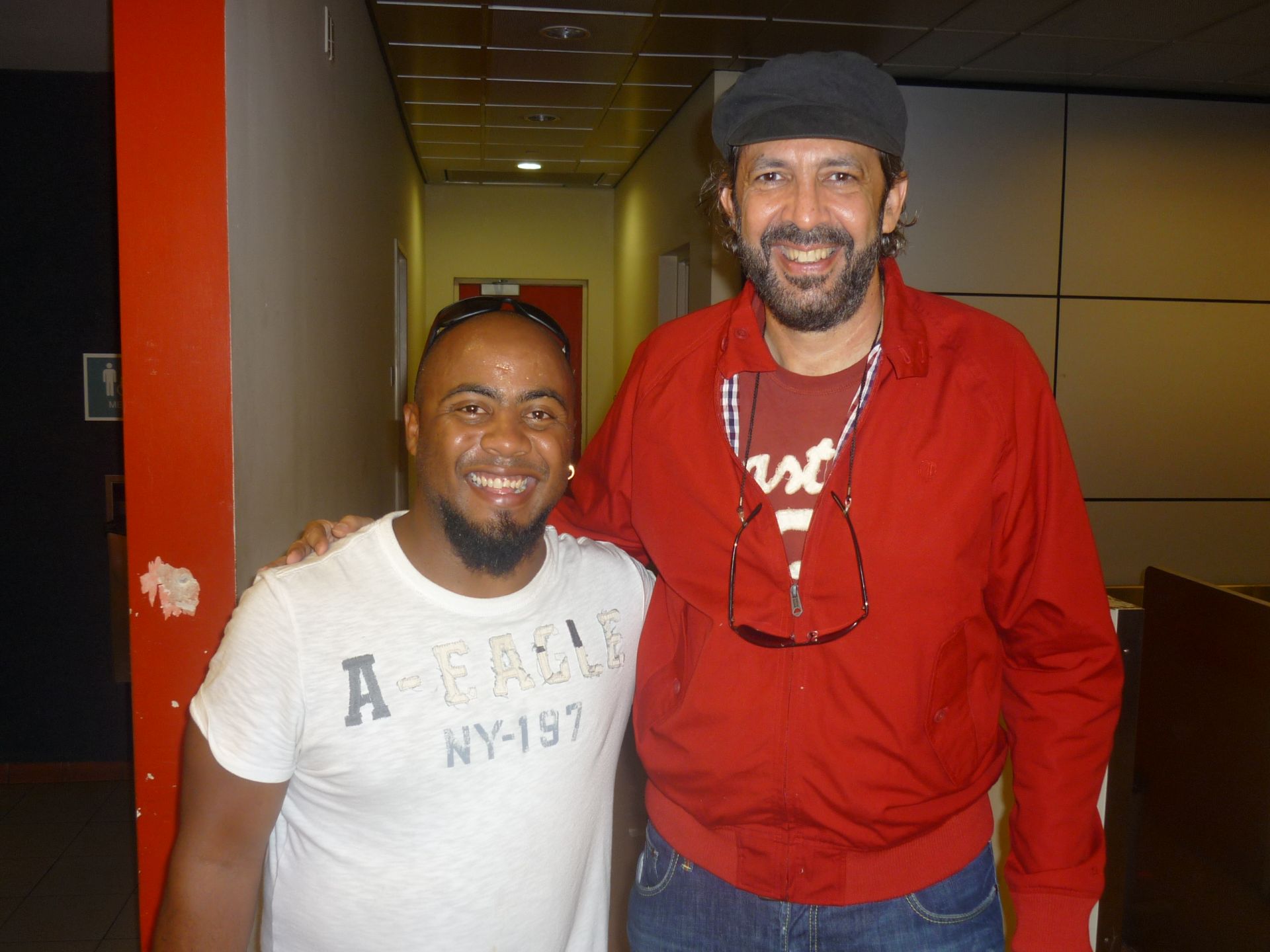 Carlos Miyares_with Juan Luis Guerra.Curazao 2011.JPG